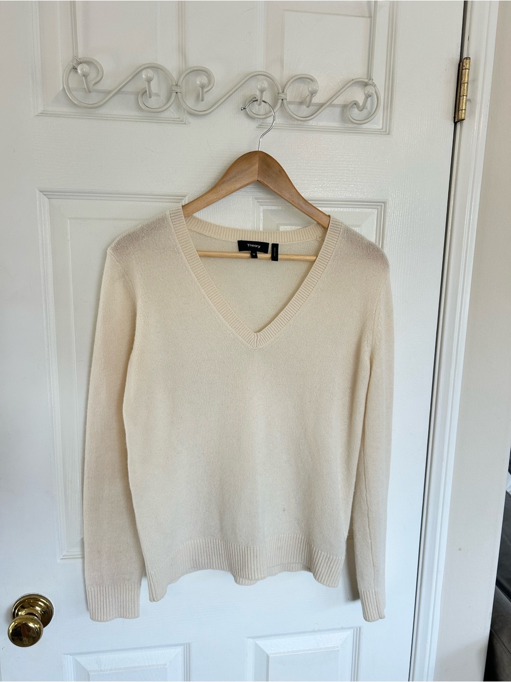 Theory 100% Cashmere Ivory V-Neck Sweater Size M